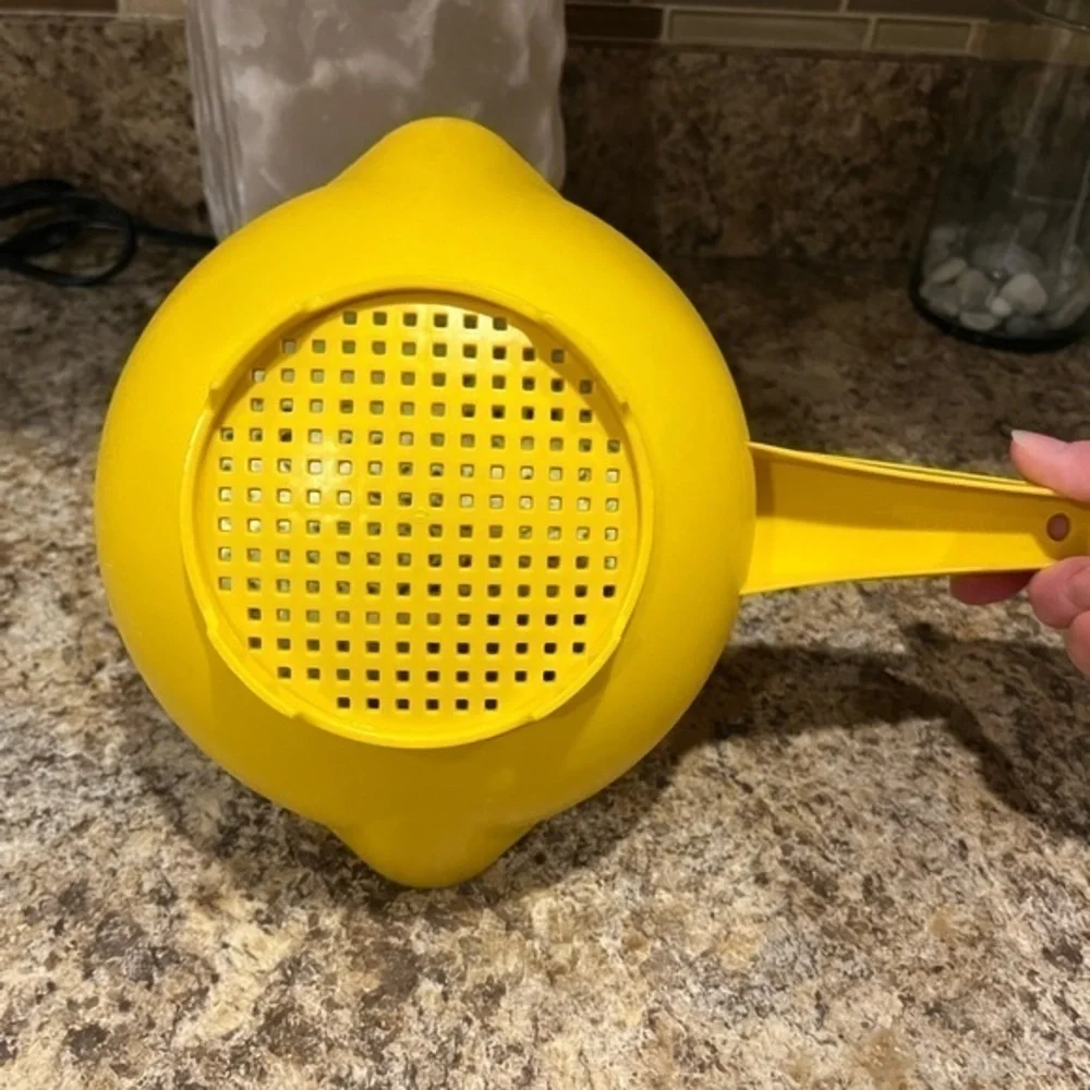 Vintage Tupperware Double Spouted Strainer